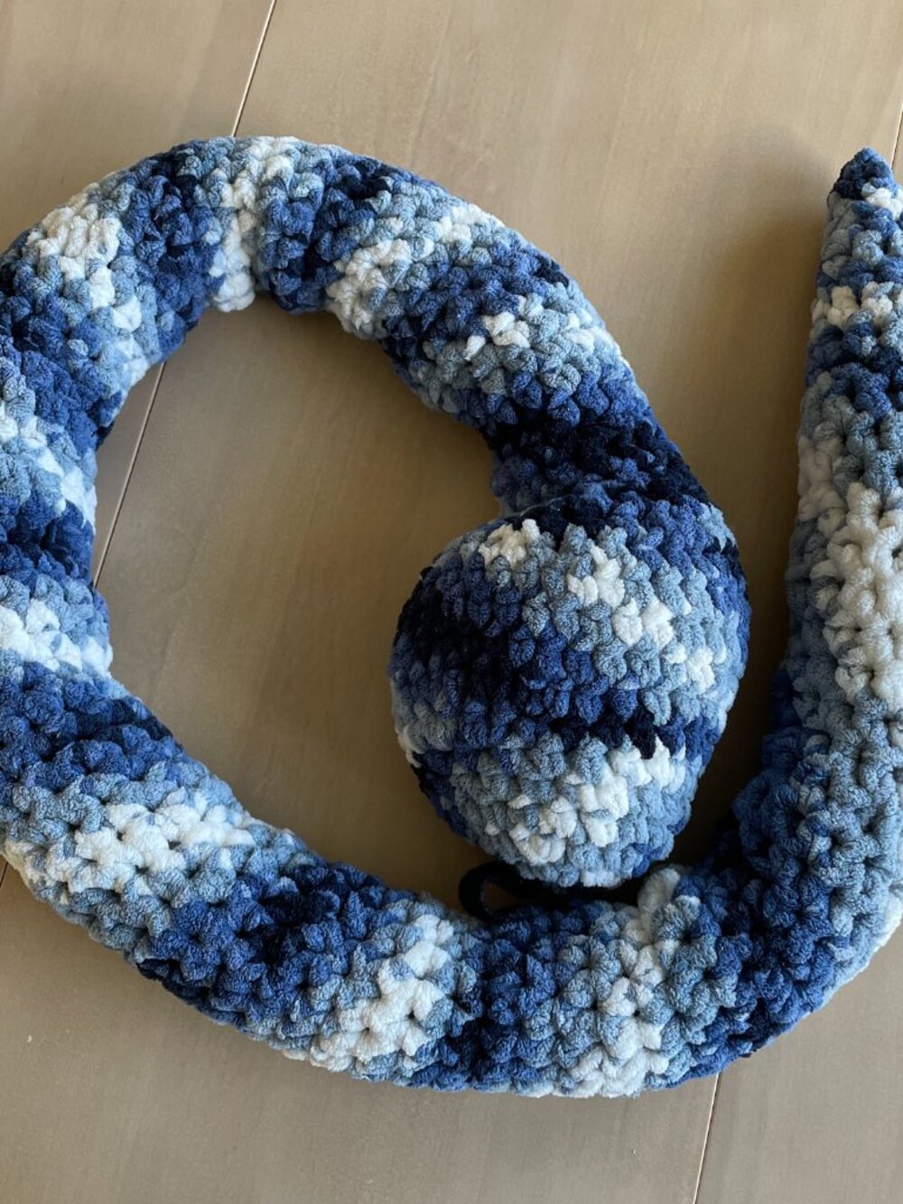 Entire Closet $5! 4' Long Blue & White Hand Crocheted Snake Plushie Plush - Picture 4 of 6